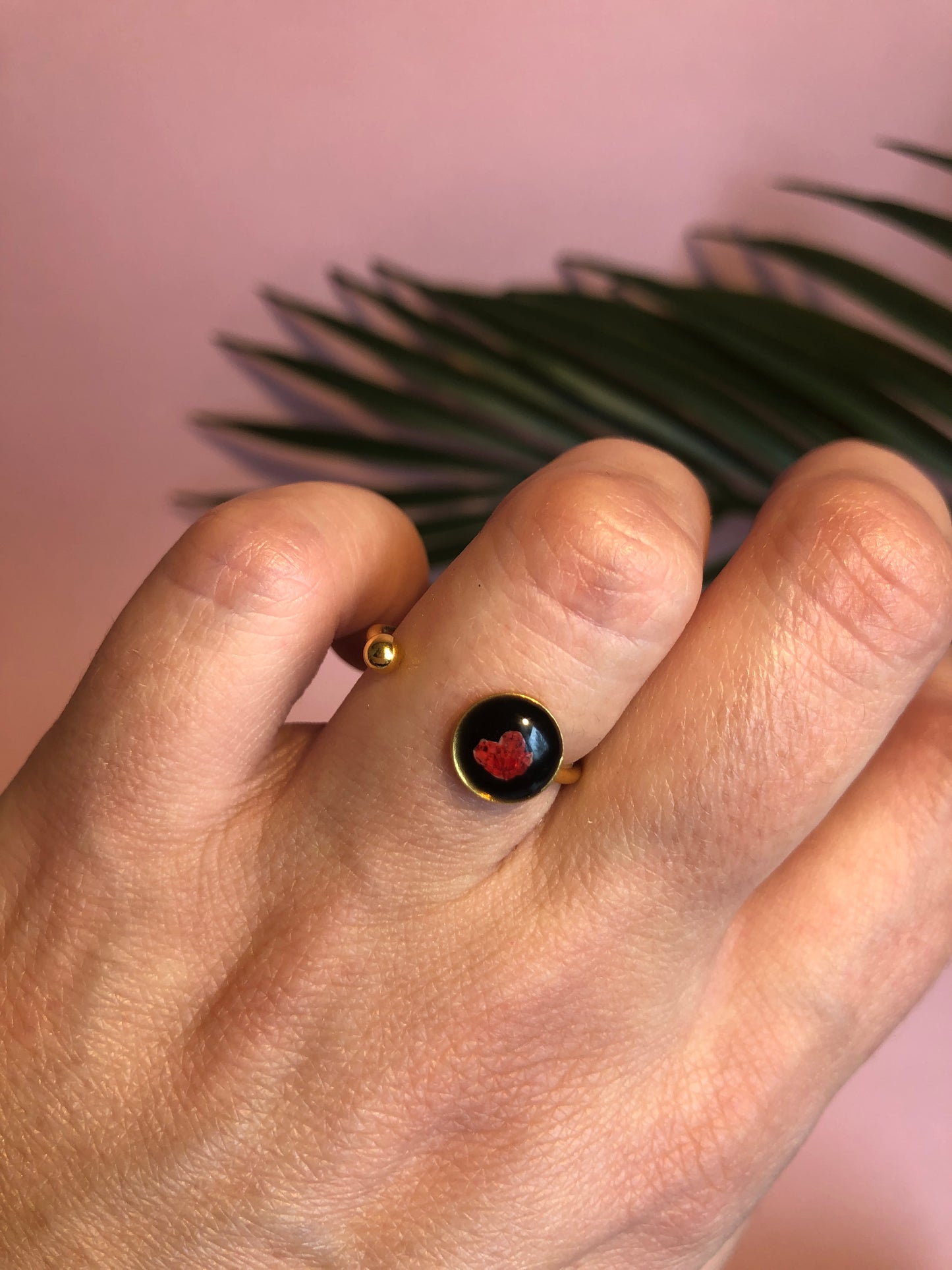 bague en résine et fleur d'alysse