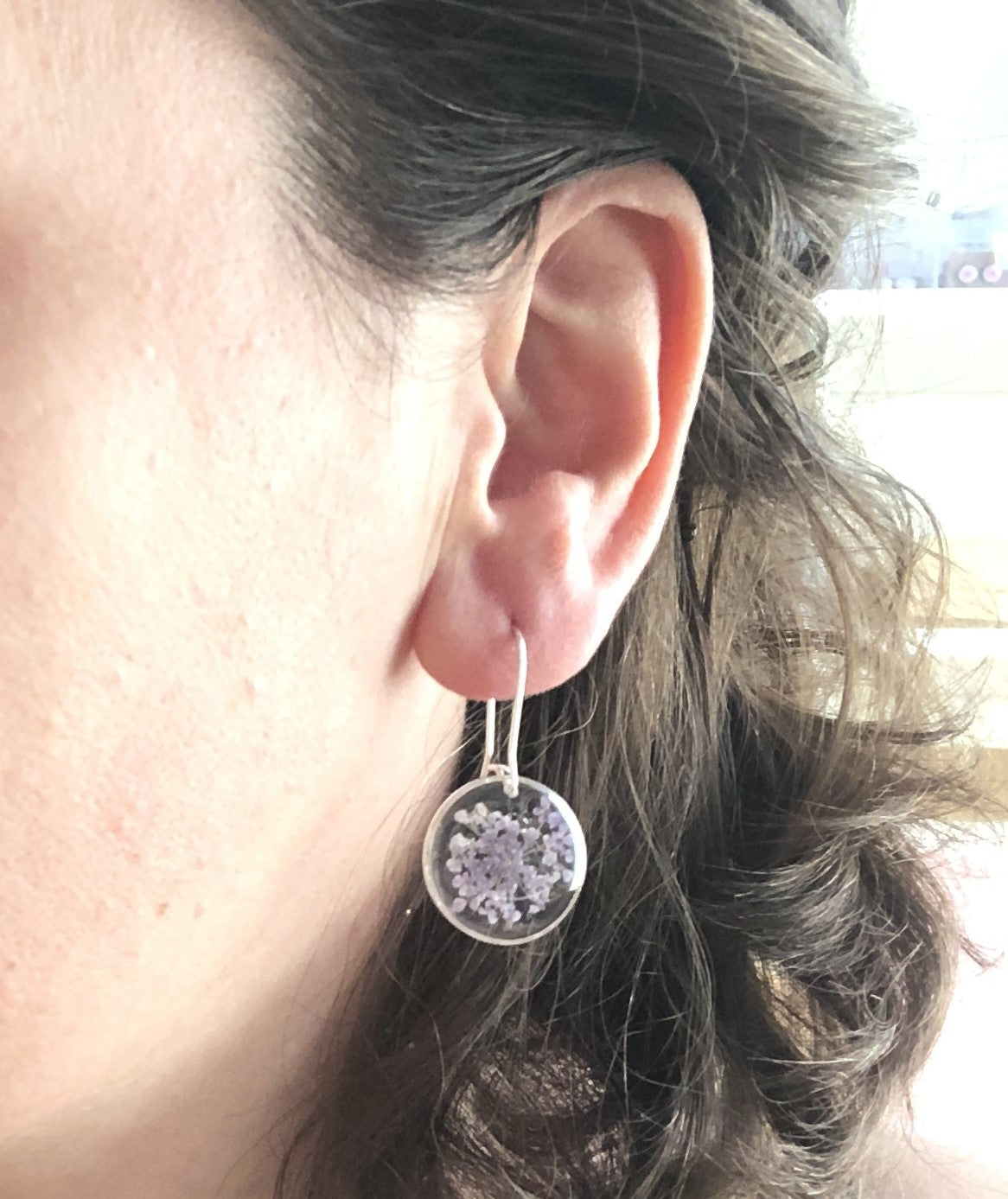 boucles d'oreilles femme en résine ronde avec fleurs