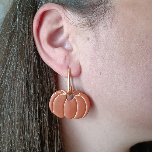 sister box boucles d'oreilles pampilles charm interchangeable fleur coeur citrouille automne resine fimo argile polymère noir orange bordeaux or vert d'eau leopard bleu sable beige etoile creoles bijoux blossom