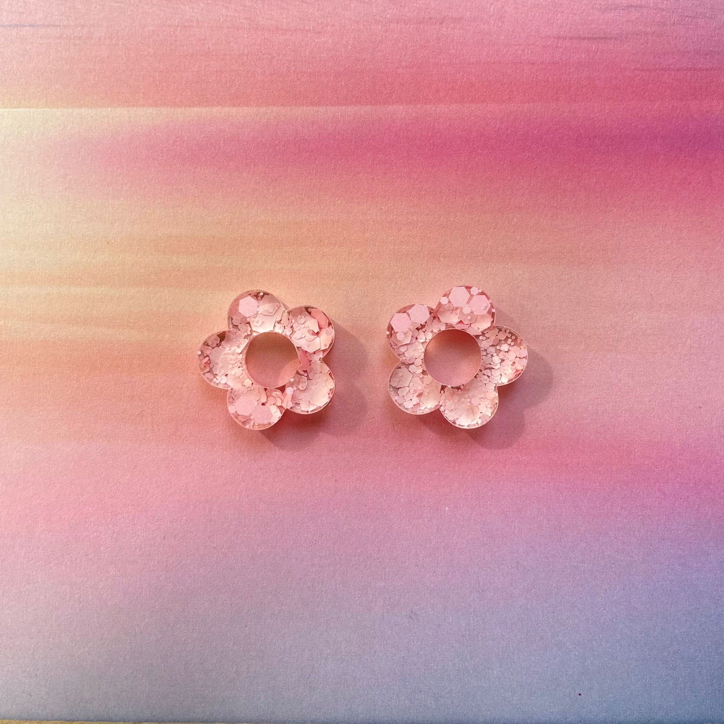 bijoux boucles d'oreilles créoles doré argenté or argent fleur résine paillettes tendance interchangeable bleu rose multicolore vert jaune noir blanc turquoise fuchsia pastel orange rouge