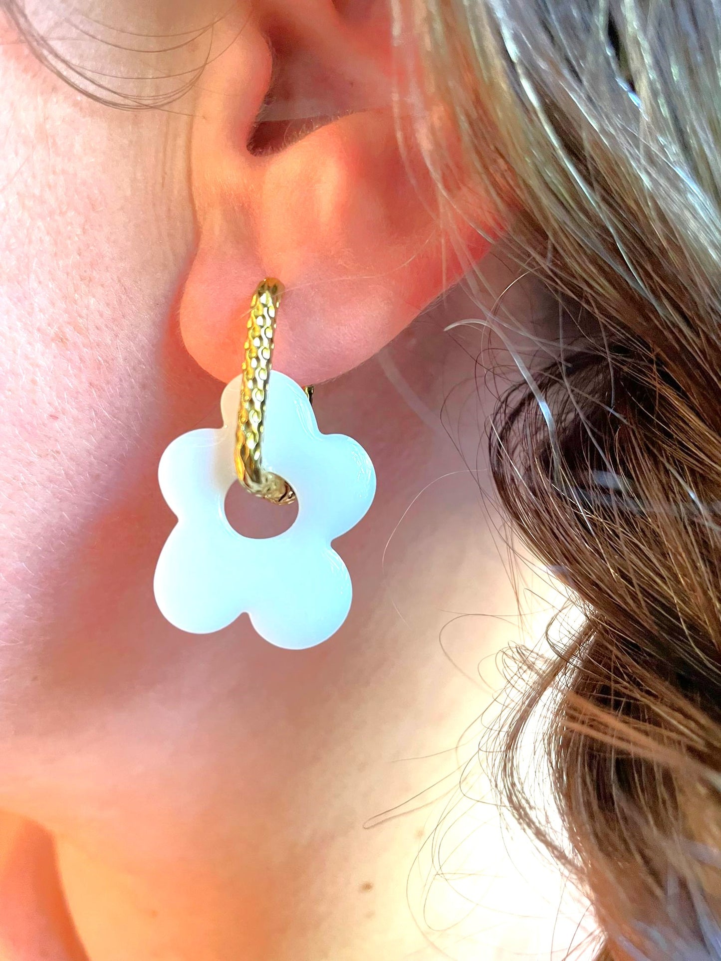 sister box aout bijoux boucles d'oreilles creoles or dorees rondes acier inoxydable fleur resine charm paillettes fines bleu clair foncé rose rouge or argenté noir fushia violet blanc vert citron fimo argile polymère carré rectangle