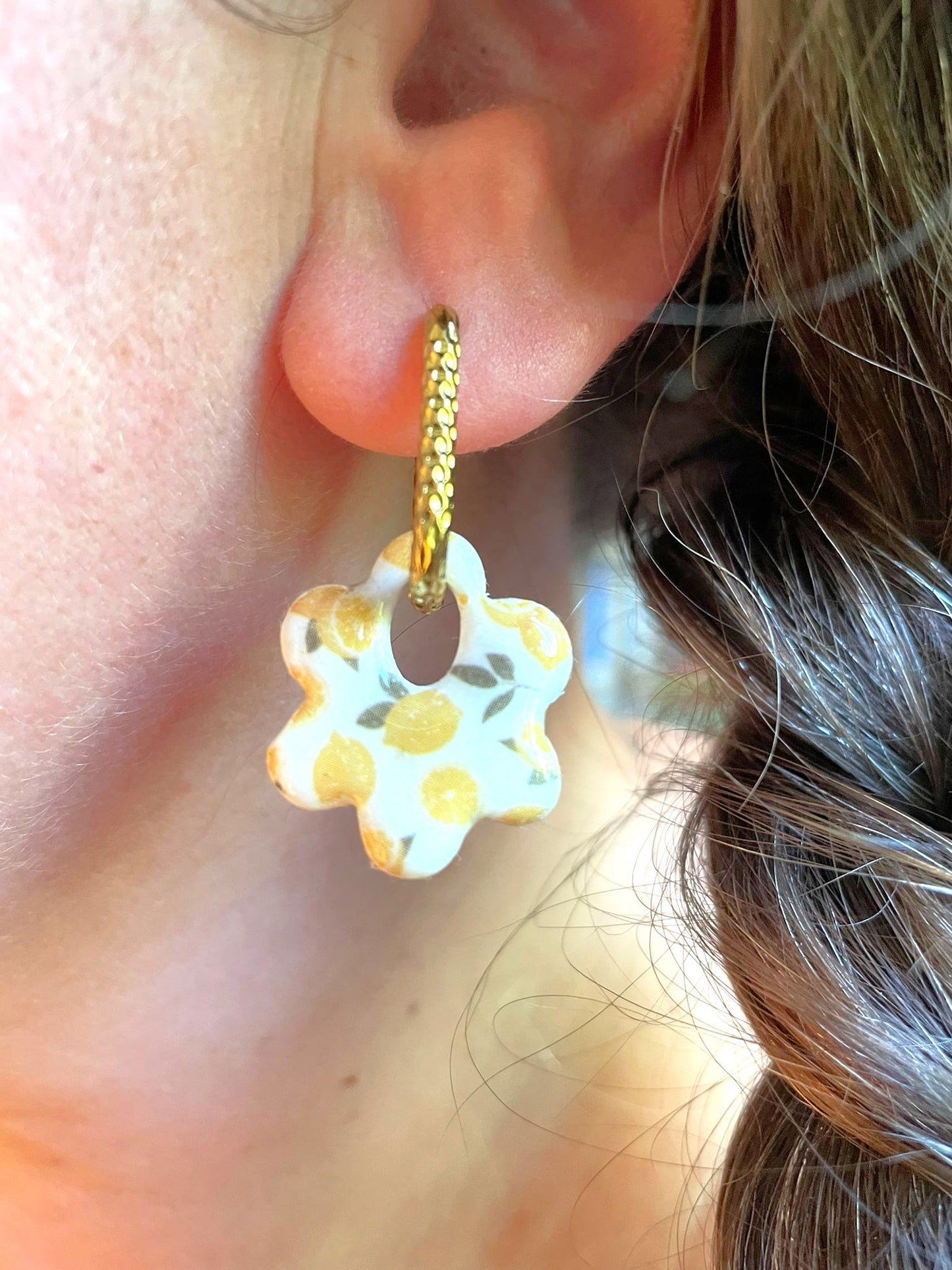 sister box aout bijoux boucles d'oreilles creoles or dorees rondes acier inoxydable fleur resine charm paillettes fines bleu clair foncé rose rouge or argenté noir fushia violet blanc vert citron fimo argile polymère carré rectangle