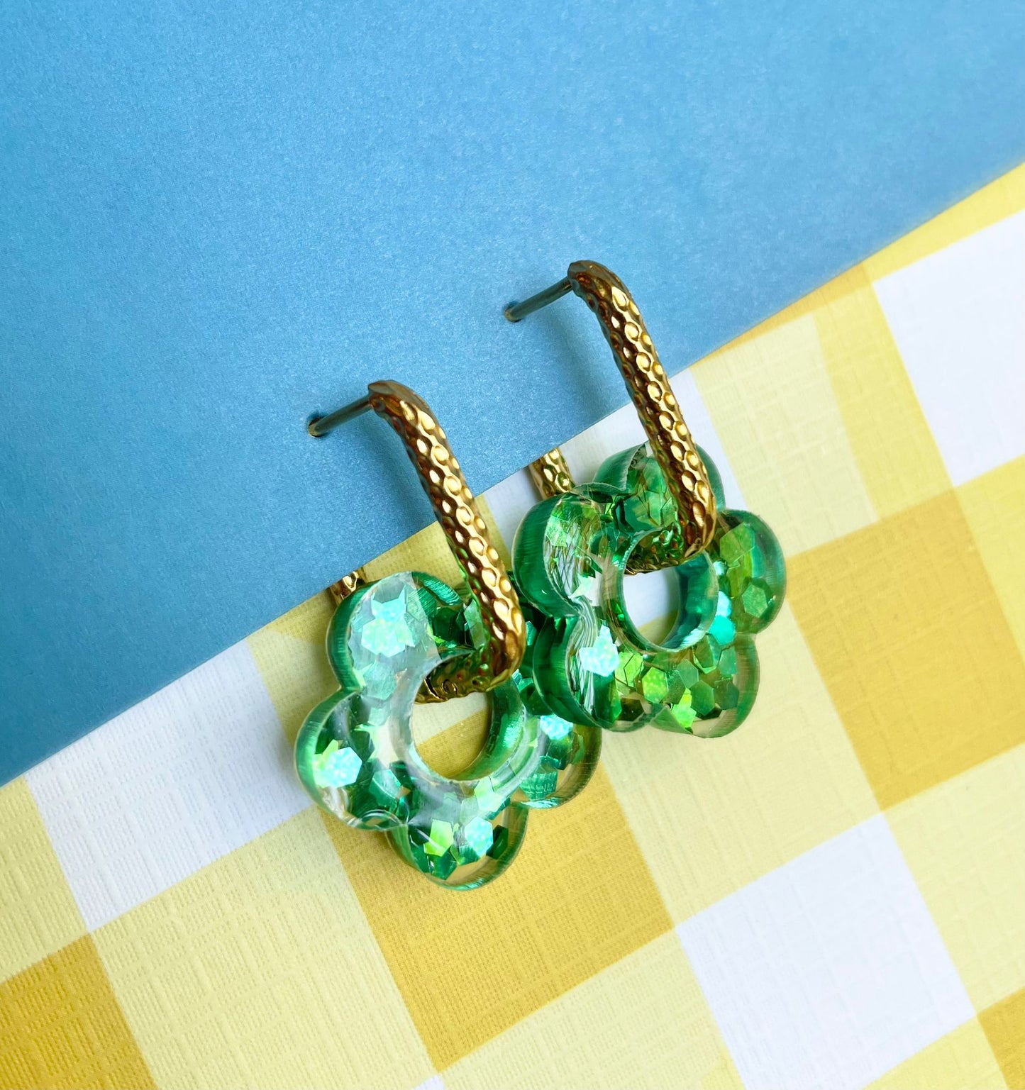 sister box aout bijoux boucles d'oreilles creoles or dorees rondes acier inoxydable fleur resine charm paillettes fines bleu clair foncé rose rouge or argenté noir fushia violet blanc vert citron fimo argile polymère carré rectangle