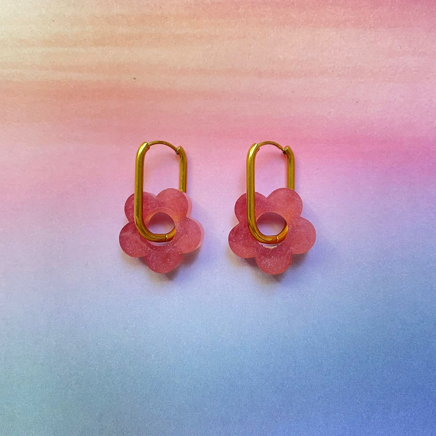 bijoux boucles d'oreilles créoles acier inoxydable ronde ovales rectangle doré argenté charm pampille fleur resine paillettes bleu brillant violet multicolore pastel vert jaune noir blanc nacré rose turquoise fuchsia orange sirène rouge néon