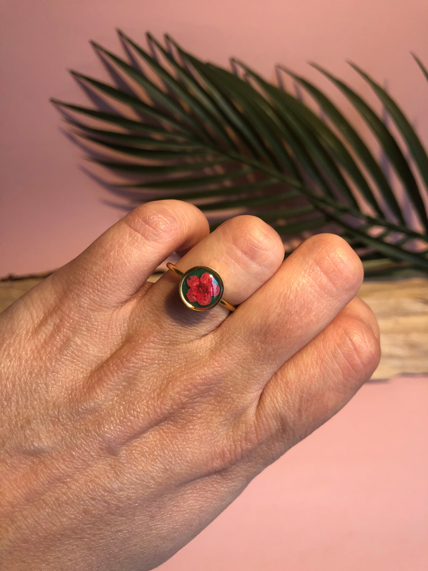 bague en résine avec fleurs de spirée