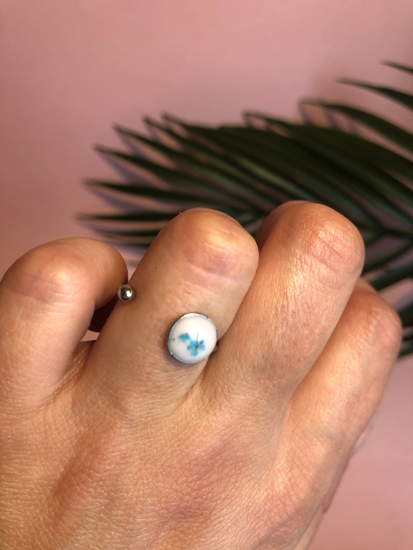 bague en résine avec fleurs 