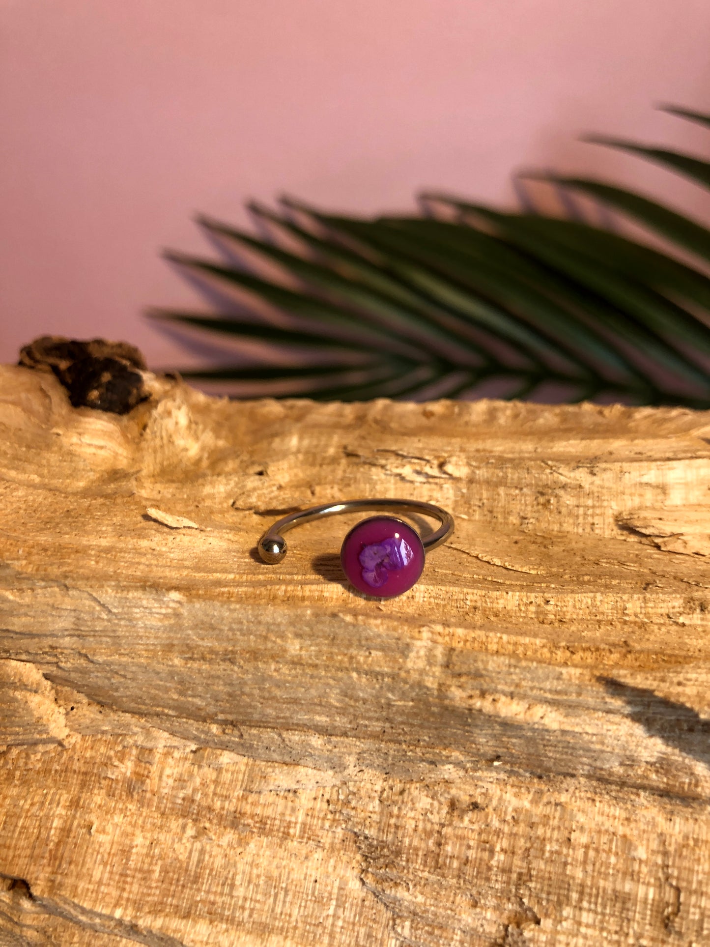 bague en resine fleur violette