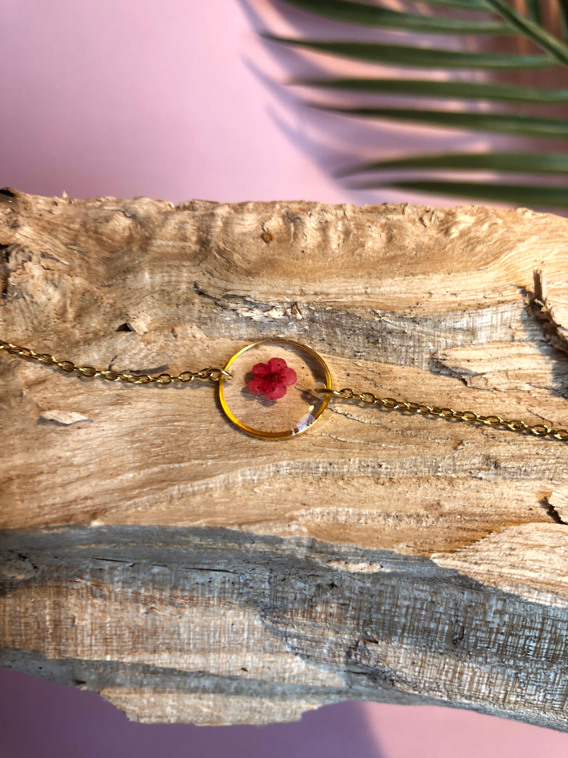 bracelet en résine et fleurs naturelles