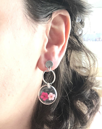 boucles d'oreilles en résine et fleurs naturelles