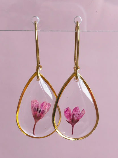 boucles d'oreilles en résine et fleurs naturelles