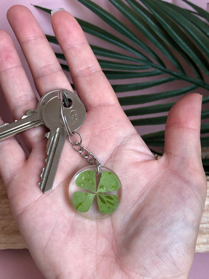 porte clés en résine avec trefle 4 feuilles