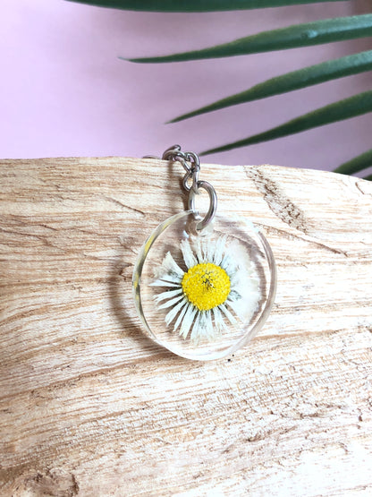 porte clés en résine avec fleurs naturelles