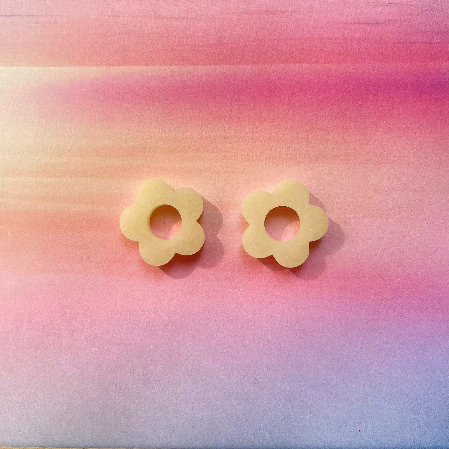 bijoux boucles d'oreilles créoles doré argenté or argent fleur résine paillettes tendance interchangeable bleu rose multicolore vert jaune noir blanc turquoise fuchsia pastel orange rouge 