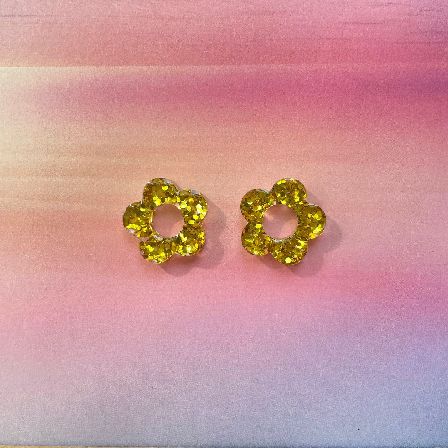 bijoux boucles d'oreilles créoles doré argenté or argent fleur résine paillettes tendance interchangeable bleu rose multicolore vert jaune noir blanc turquoise fuchsia pastel orange rouge 