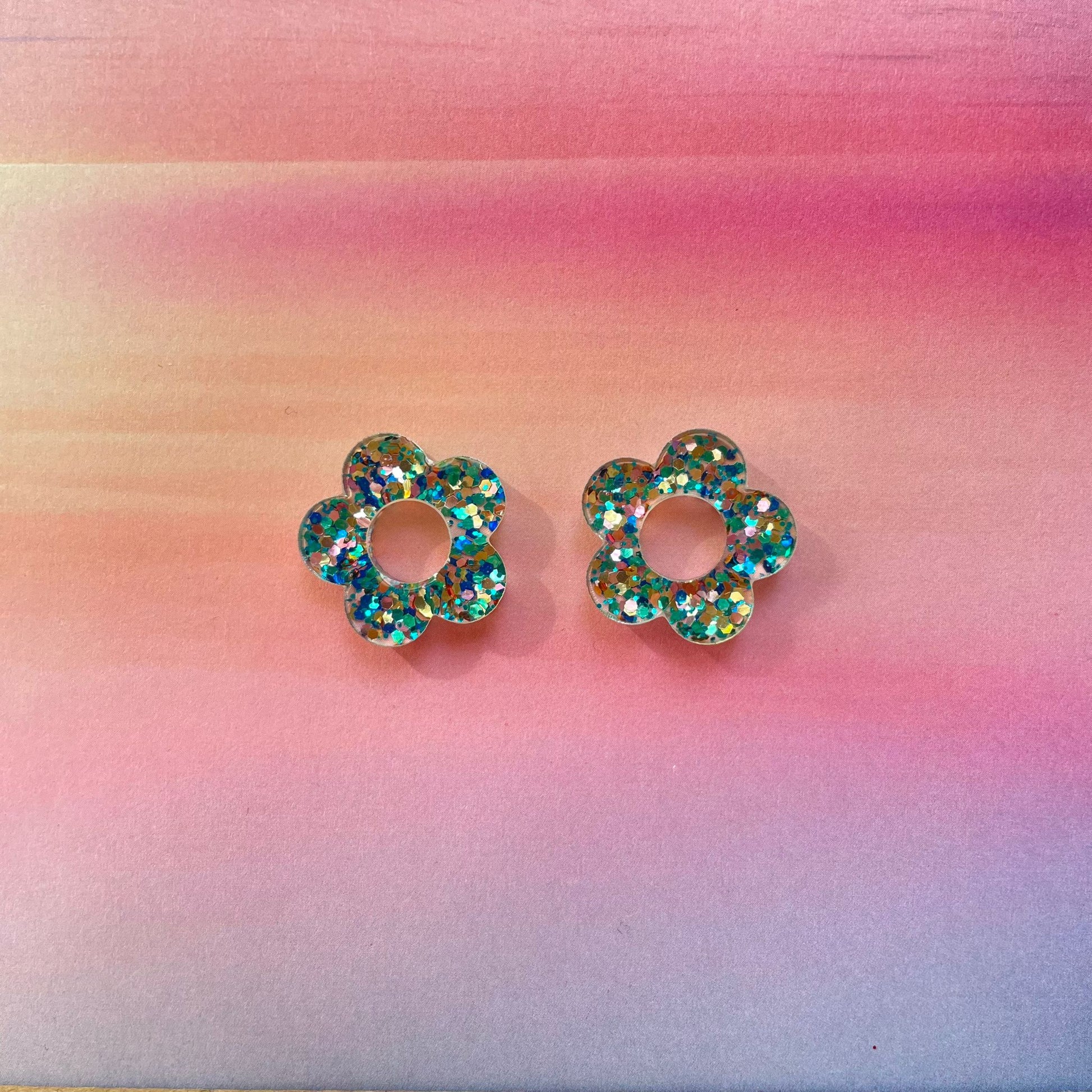 bijoux boucles d'oreilles créoles doré argenté or argent fleur résine paillettes tendance interchangeable bleu rose multicolore vert jaune noir blanc turquoise fuchsia pastel orange rouge 