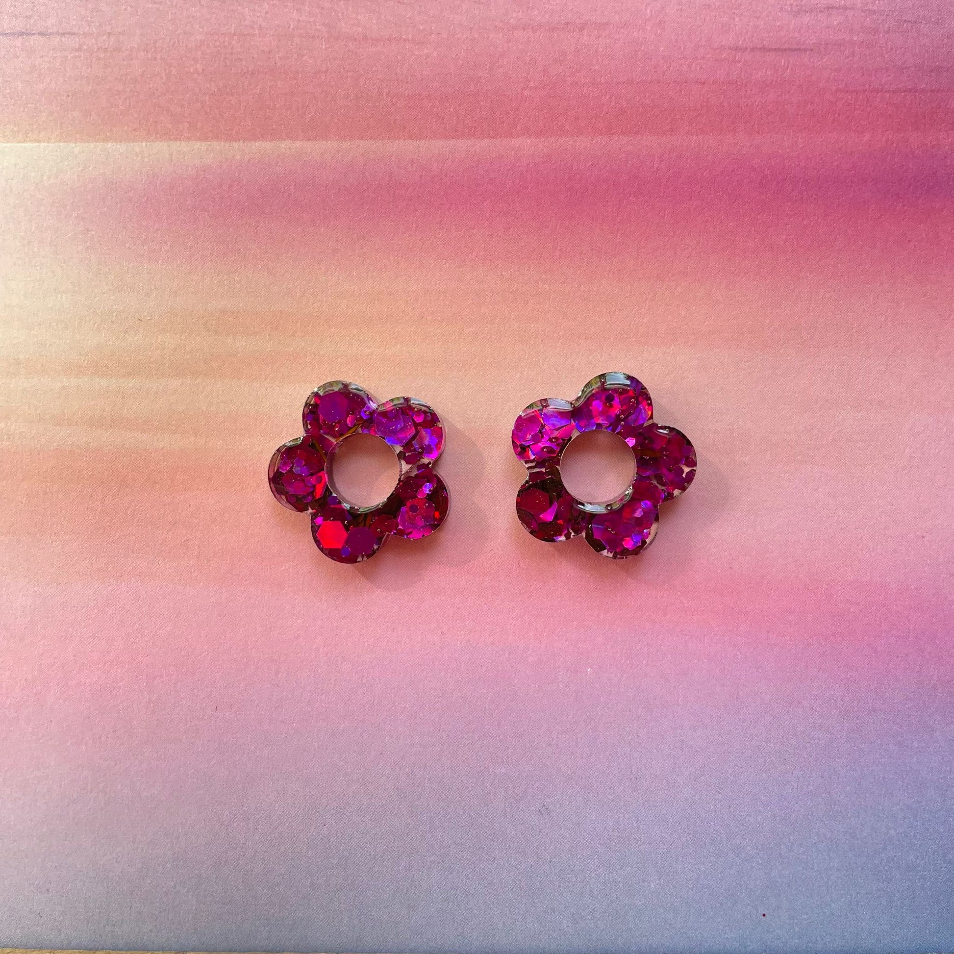 bijoux boucles d'oreilles créoles acier inoxydable ronde ovales rectangle doré argenté charm pampille fleur resine paillettes bleu brillant violet multicolore pastel vert jaune noir blanc nacré rose turquoise fuchsia orange sirène rouge néon 