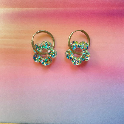 bijoux boucles d'oreilles créoles acier inoxydable ronde ovales rectangle doré argenté charm pampille fleur resine paillettes bleu brillant violet multicolore pastel vert jaune noir blanc nacré rose turquoise fuchsia orange sirène rouge néon 
