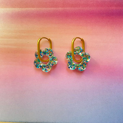 bijoux boucles d'oreilles créoles acier inoxydable ronde ovales rectangle doré argenté charm pampille fleur resine paillettes bleu brillant violet multicolore pastel vert jaune noir blanc nacré rose turquoise fuchsia orange sirène rouge néon 