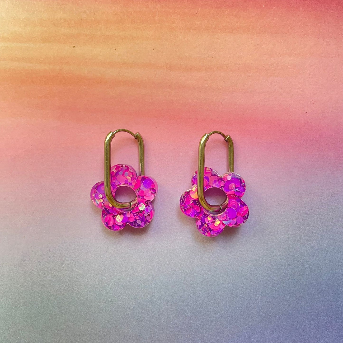 bijoux boucles d'oreilles créoles acier inoxydable ronde ovales rectangle doré argenté charm pampille fleur resine paillettes bleu brillant violet multicolore pastel vert jaune noir blanc nacré rose turquoise fuchsia orange sirène rouge néon 