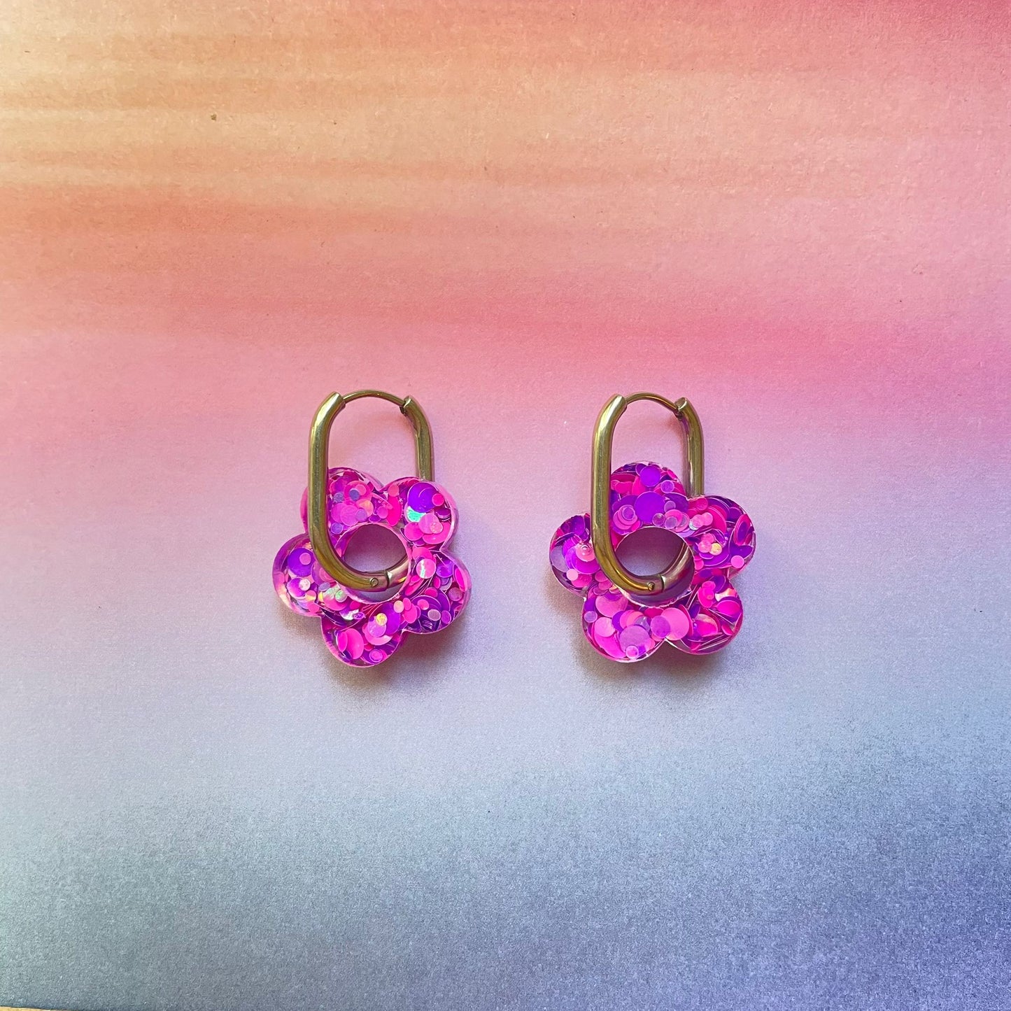 bijoux boucles d'oreilles créoles acier inoxydable ronde ovales rectangle doré argenté charm pampille fleur resine paillettes bleu brillant violet multicolore pastel vert jaune noir blanc nacré rose turquoise fuchsia orange sirène rouge néon 