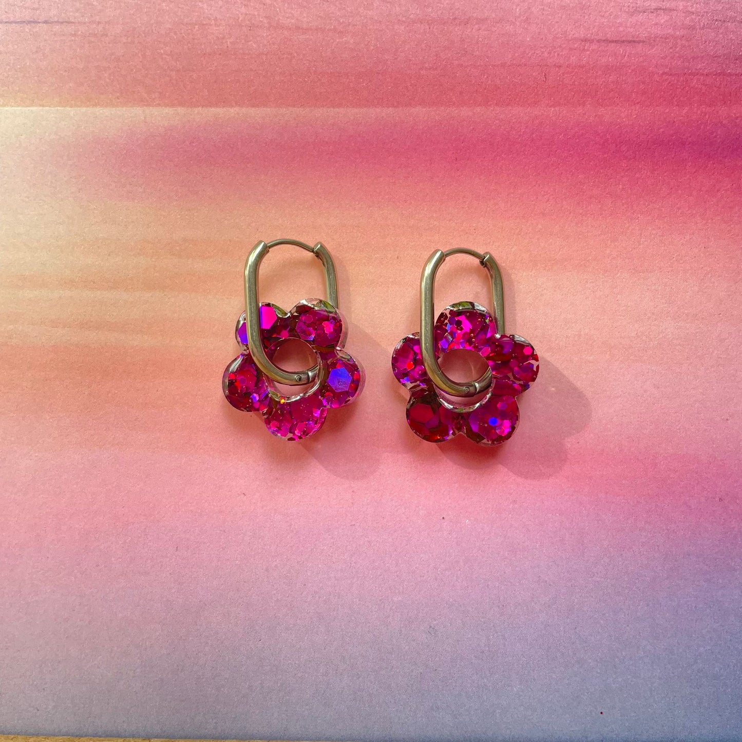 bijoux boucles d'oreilles créoles acier inoxydable ronde ovales rectangle doré argenté charm pampille fleur resine paillettes bleu brillant violet multicolore pastel vert jaune noir blanc nacré rose turquoise fuchsia orange sirène rouge néon 
