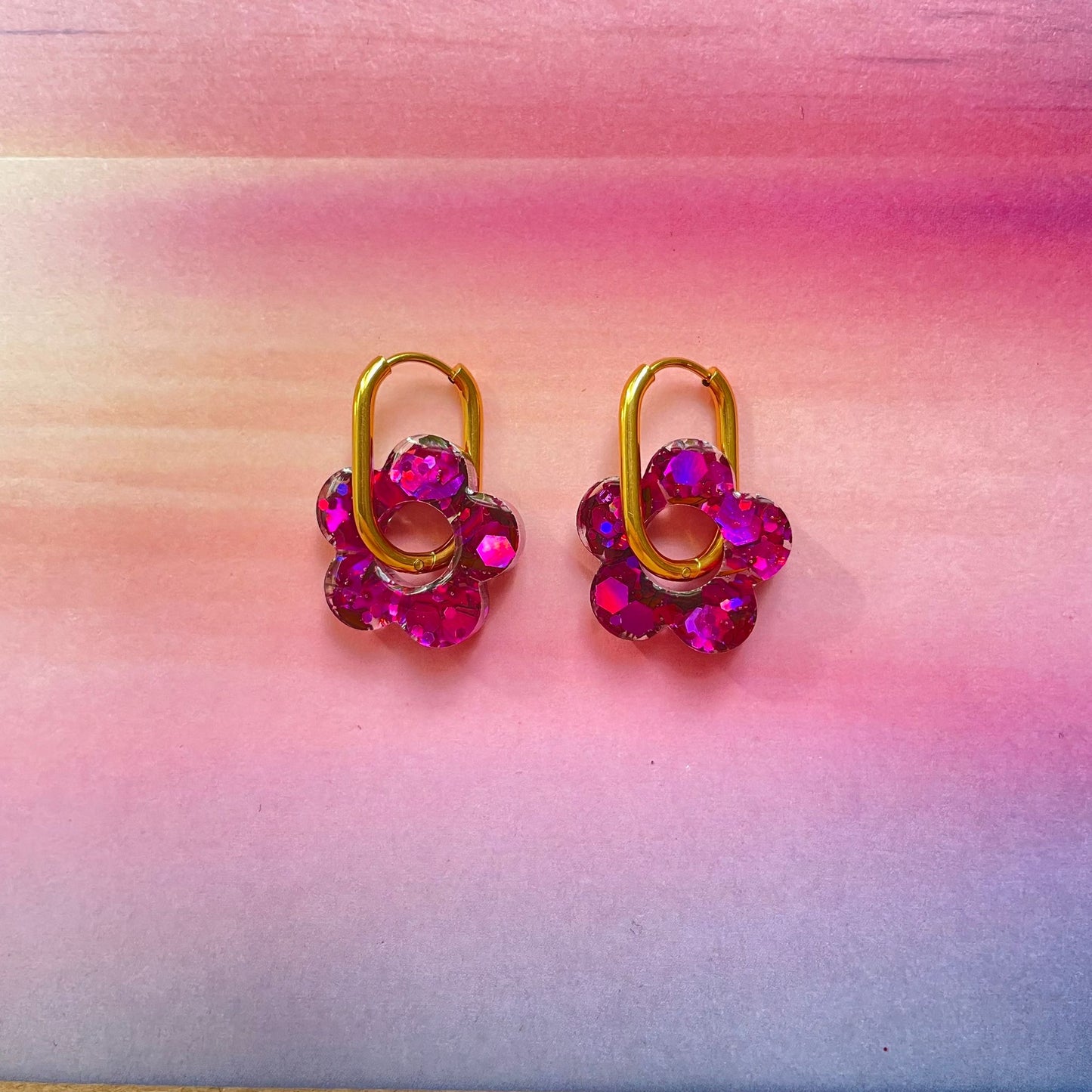 bijoux boucles d'oreilles créoles acier inoxydable ronde ovales rectangle doré argenté charm pampille fleur resine paillettes bleu brillant violet multicolore pastel vert jaune noir blanc nacré rose turquoise fuchsia orange sirène rouge néon 
