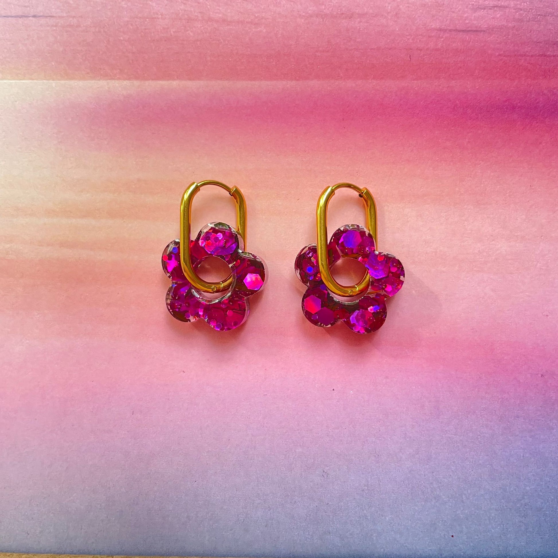 bijoux boucles d'oreilles créoles acier inoxydable ronde ovales rectangle doré argenté charm pampille fleur resine paillettes bleu brillant violet multicolore pastel vert jaune noir blanc nacré rose turquoise fuchsia orange sirène rouge néon 