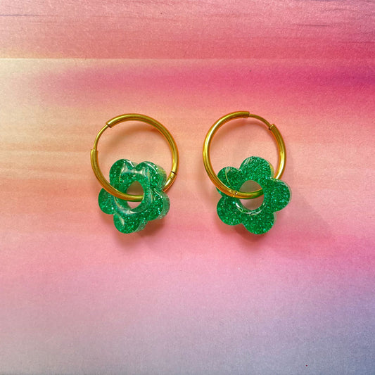 bijoux boucles d'oreilles créoles acier inoxydable ronde ovales rectangle doré argenté charm pampille fleur resine paillettes bleu brillant violet multicolore pastel vert jaune noir blanc nacré rose turquoise fuchsia orange sirène rouge néon BLOSSOM