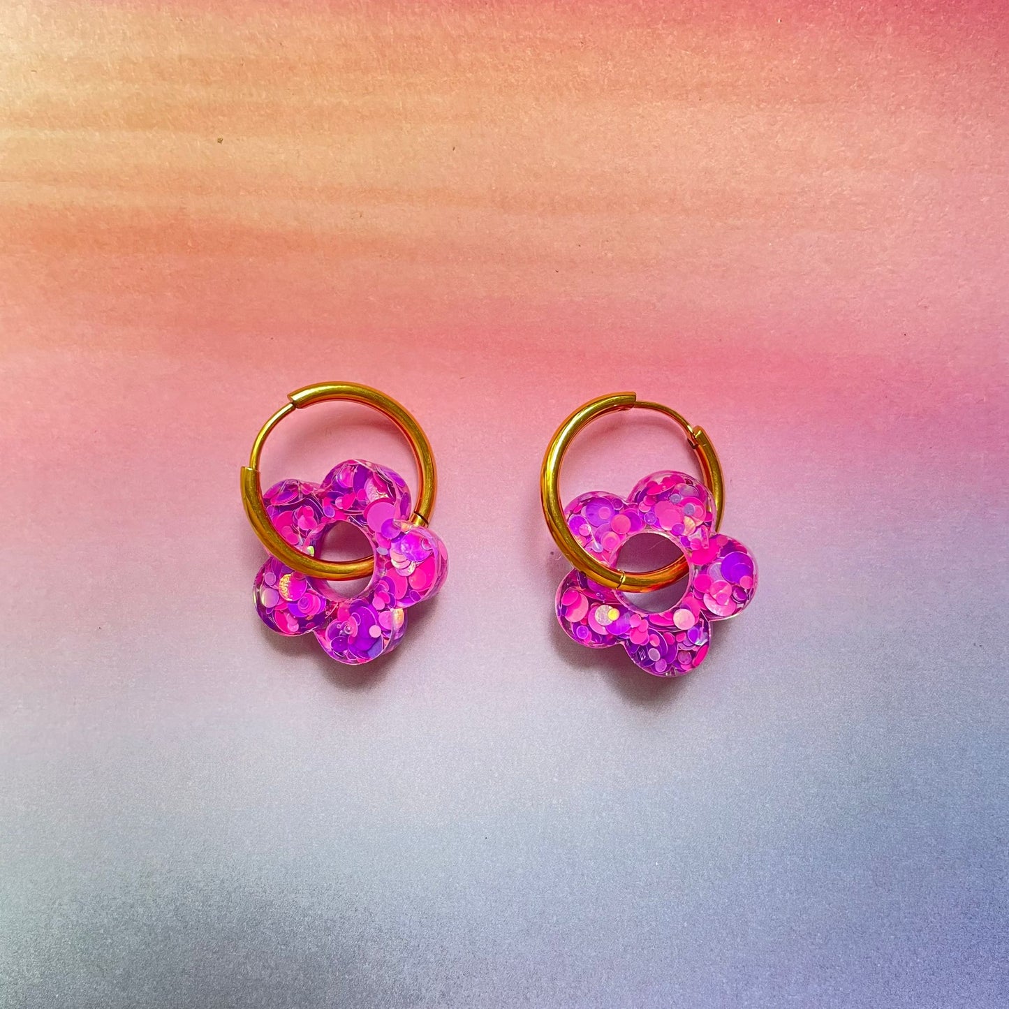 bijoux boucles d'oreilles créoles acier inoxydable ronde ovales rectangle doré argenté charm pampille fleur resine paillettes bleu brillant violet multicolore pastel vert jaune noir blanc nacré rose turquoise fuchsia orange sirène rouge néon 