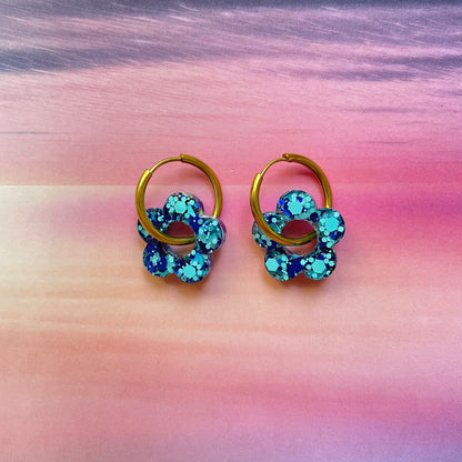 bijoux boucles d'oreilles créoles acier inoxydable ronde ovales rectangle doré argenté charm pampille fleur resine paillettes bleu brillant violet multicolore pastel vert jaune noir blanc nacré rose turquoise fuchsia orange sirène rouge néon BLOSSOM