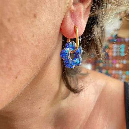 bijoux boucles d'oreilles créoles acier inoxydable ronde ovales rectangle doré argenté charm pampille fleur resine paillettes bleu brillant violet multicolore pastel vert jaune noir blanc nacré rose turquoise fuchsia orange sirène rouge néon BLOSSOM