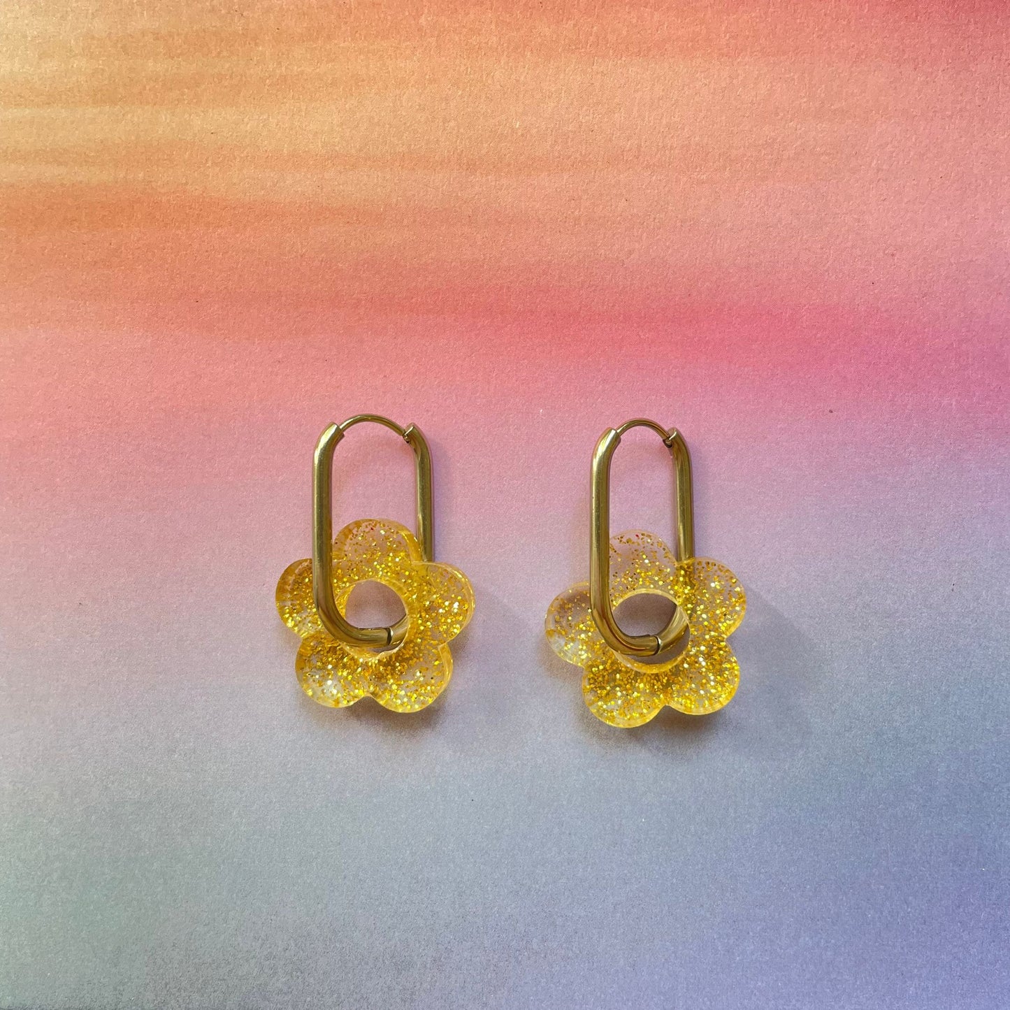 bijoux boucles d'oreilles créoles acier inoxydable ronde ovales rectangle doré argenté charm pampille fleur resine paillettes bleu brillant violet multicolore pastel vert jaune noir blanc nacré rose turquoise fuchsia orange sirène rouge néon 