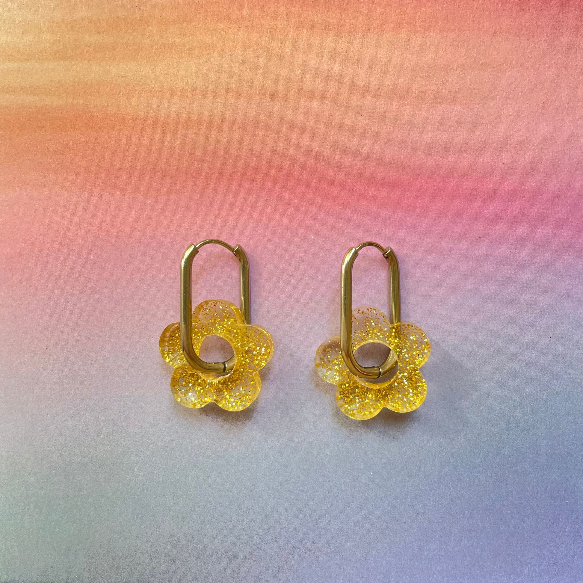 bijoux boucles d'oreilles créoles acier inoxydable ronde ovales rectangle doré argenté charm pampille fleur resine paillettes bleu brillant violet multicolore pastel vert jaune noir blanc nacré rose turquoise fuchsia orange sirène rouge néon 