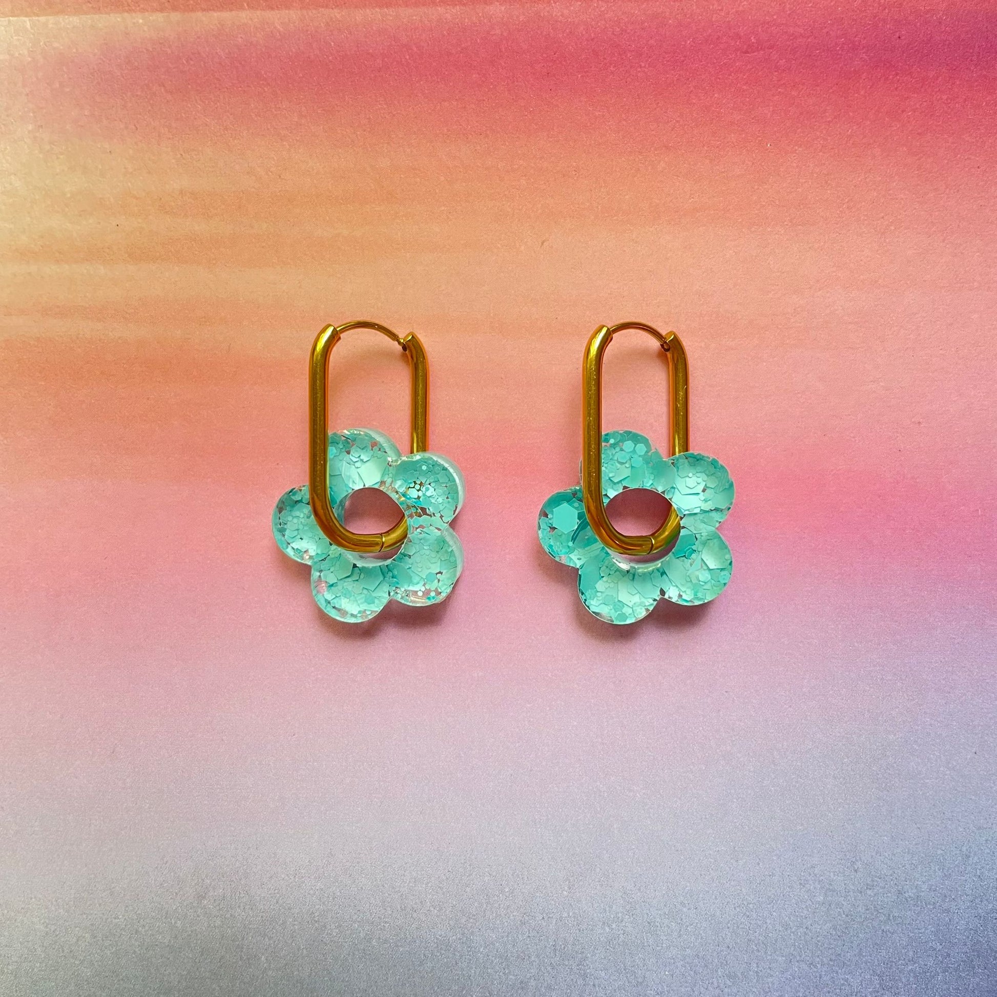 bijoux boucles d'oreilles créoles acier inoxydable ronde ovales rectangle doré argenté charm pampille fleur resine paillettes bleu brillant violet multicolore pastel vert jaune noir blanc nacré rose turquoise fuchsia orange sirène rouge néon 