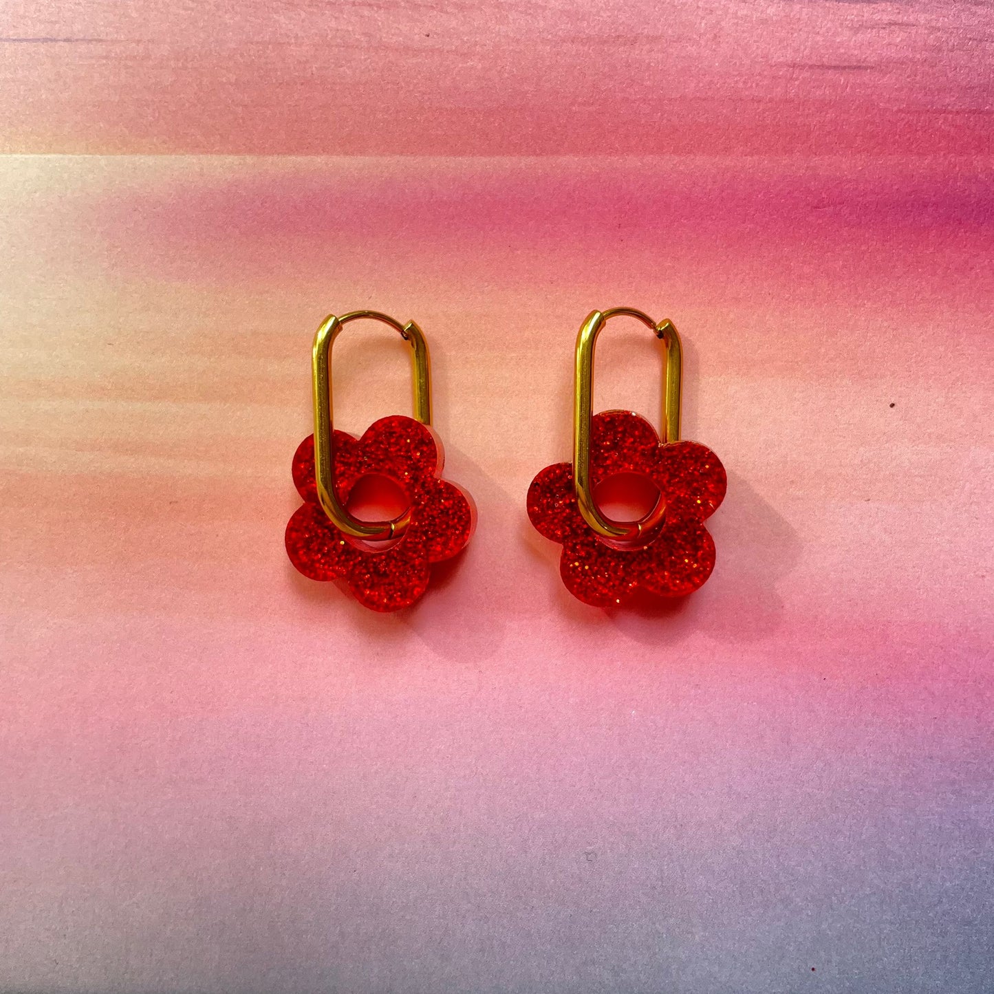 bijoux boucles d'oreilles créoles acier inoxydable ronde ovales rectangle doré argenté charm pampille fleur resine paillettes bleu brillant violet multicolore pastel vert jaune noir blanc nacré rose turquoise fuchsia orange sirène rouge néon BLOSSOM