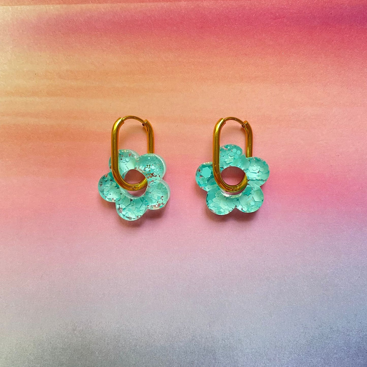 bijoux boucles d'oreilles créoles acier inoxydable ronde ovales rectangle doré argenté charm pampille fleur resine paillettes bleu brillant violet multicolore pastel vert jaune noir blanc nacré rose turquoise fuchsia orange sirène rouge néon 