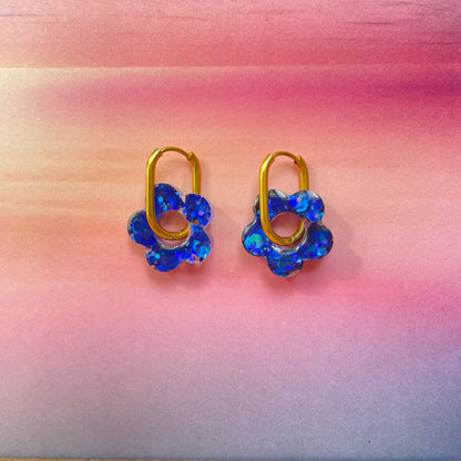 bijoux boucles d'oreilles créoles acier inoxydable ronde ovales rectangle doré argenté charm pampille fleur resine paillettes bleu brillant violet multicolore pastel vert jaune noir blanc nacré rose turquoise fuchsia orange sirène rouge néon BLOSSOM