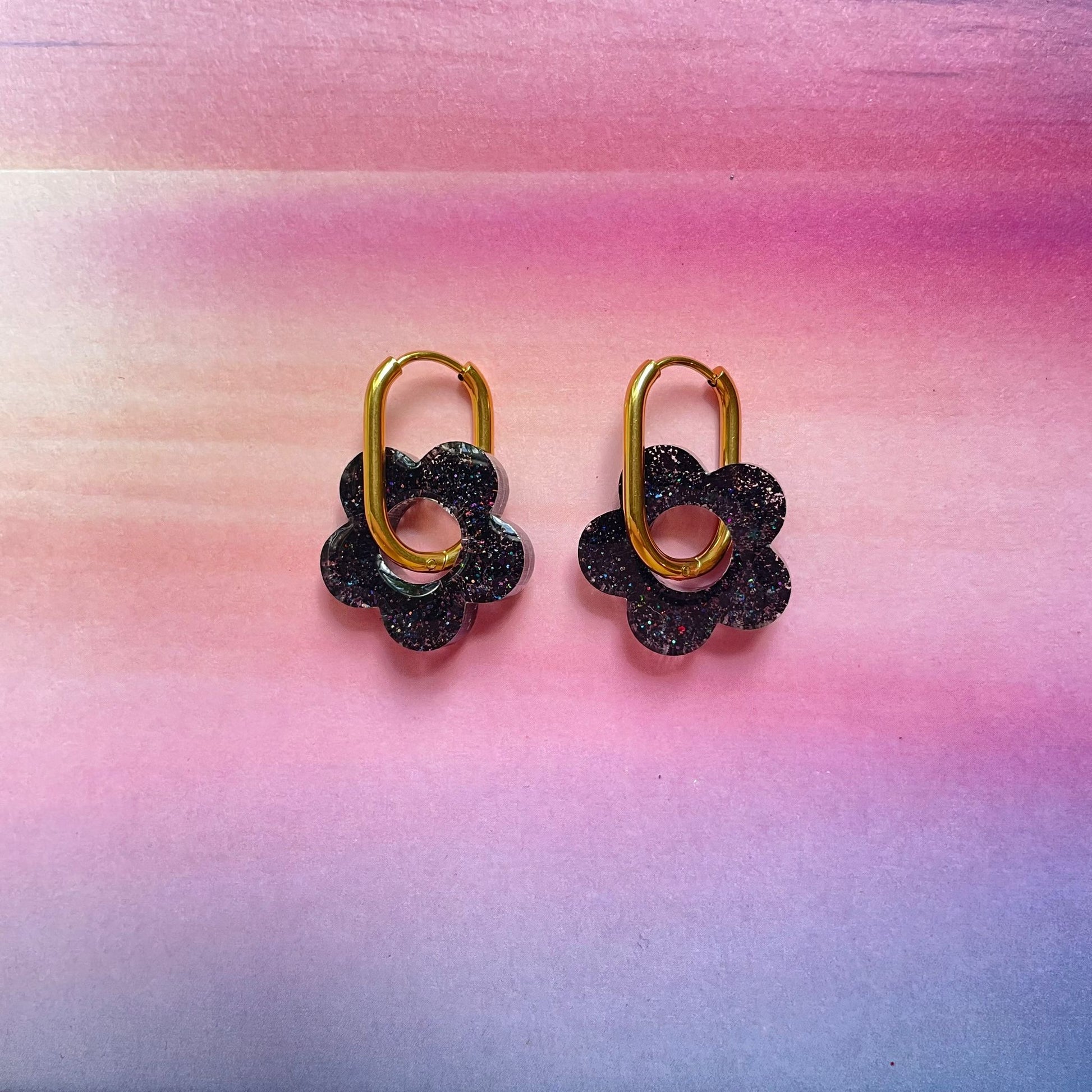 bijoux boucles d'oreilles créoles acier inoxydable ronde ovales rectangle doré argenté charm pampille fleur resine paillettes bleu brillant violet multicolore pastel vert jaune noir blanc nacré rose turquoise fuchsia orange sirène rouge néon BLOSSOM