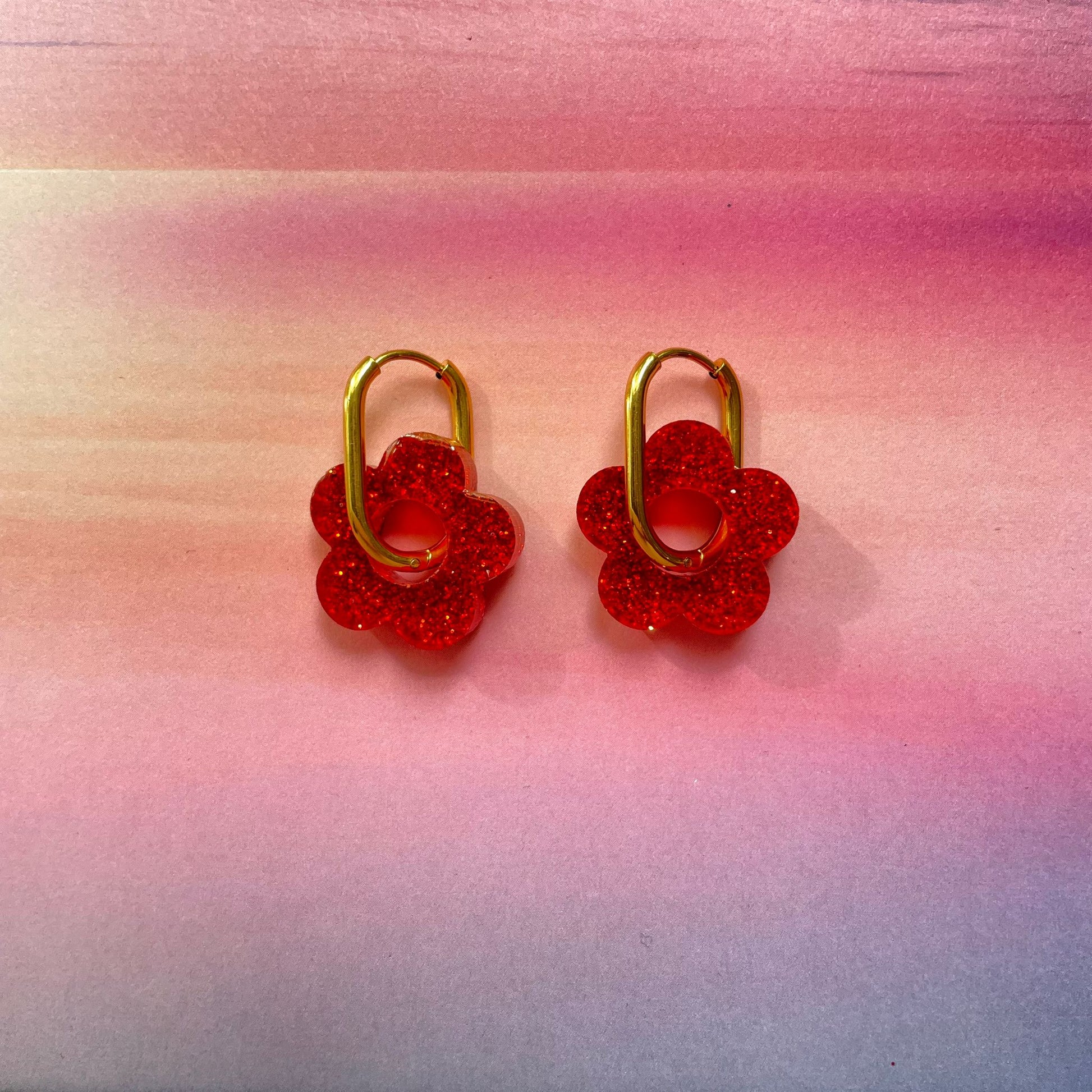 bijoux boucles d'oreilles créoles acier inoxydable ronde ovales rectangle doré argenté charm pampille fleur resine paillettes bleu brillant violet multicolore pastel vert jaune noir blanc nacré rose turquoise fuchsia orange sirène rouge néon BLOSSOM