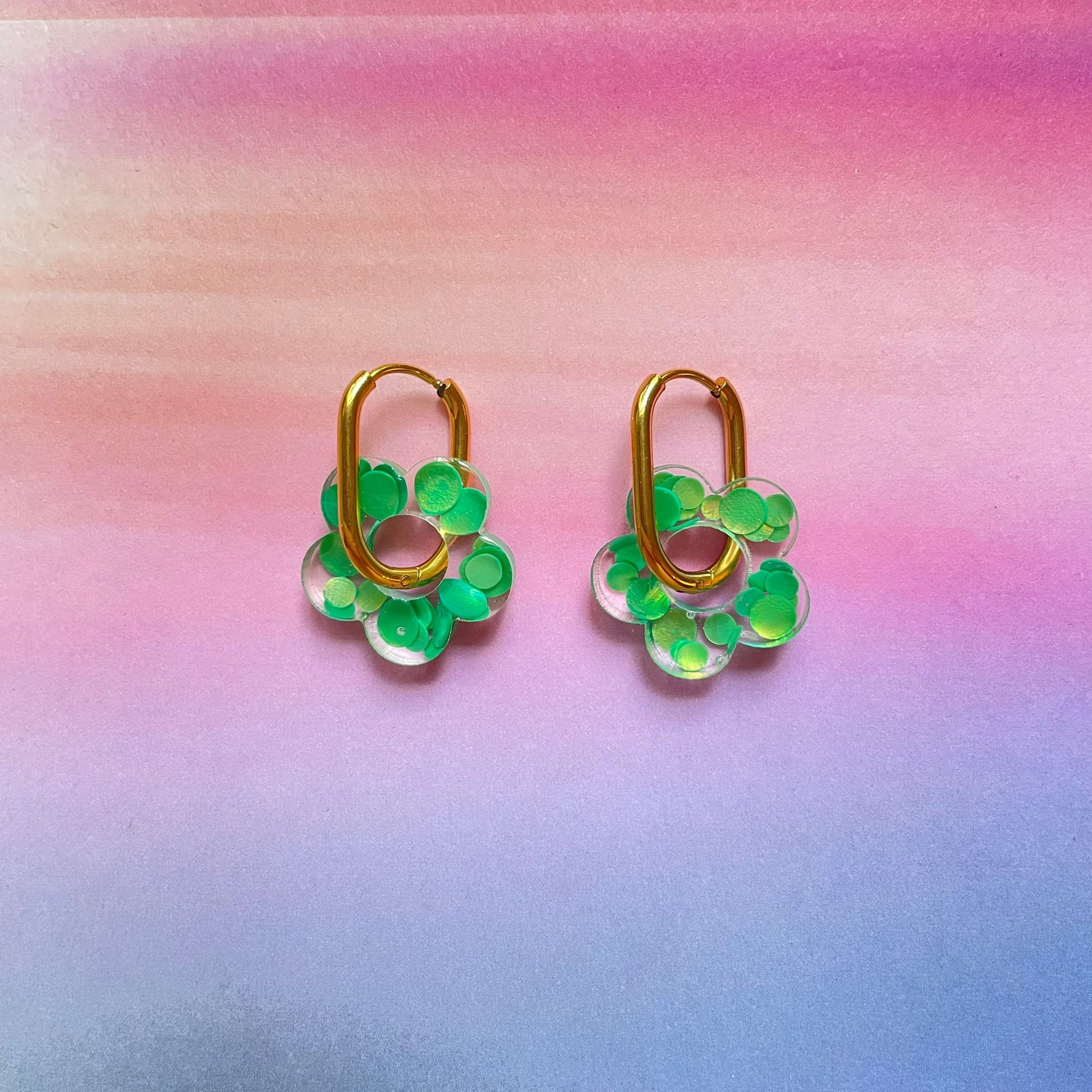 bijoux boucles d'oreilles créoles acier inoxydable ronde ovales rectangle doré argenté charm pampille fleur resine paillettes bleu brillant violet multicolore pastel vert jaune noir blanc nacré rose turquoise fuchsia orange sirène rouge néon 
