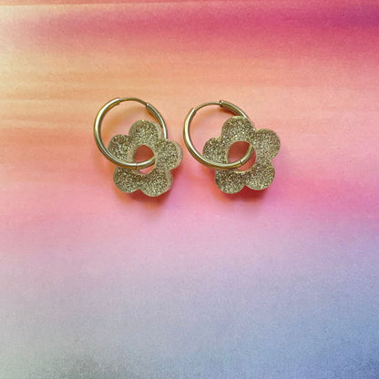 bijoux boucles d'oreilles créoles acier inoxydable ronde ovales rectangle doré argenté charm pampille fleur resine paillettes bleu brillant violet multicolore pastel vert jaune noir blanc nacré rose turquoise fuchsia orange sirène rouge néon blossom