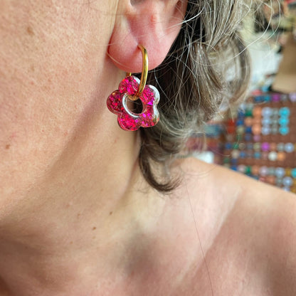 bijoux boucles d'oreilles créoles acier inoxydable ronde ovales rectangle doré argenté charm pampille fleur resine paillettes bleu brillant violet multicolore pastel vert jaune noir blanc nacré rose turquoise fuchsia orange sirène rouge néon BLOSSOM