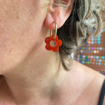 bijoux boucles d'oreilles créoles acier inoxydable ronde ovales rectangle doré argenté charm pampille fleur resine paillettes bleu brillant violet multicolore pastel vert jaune noir blanc nacré rose turquoise fuchsia orange sirène rouge néon BLOSSOM