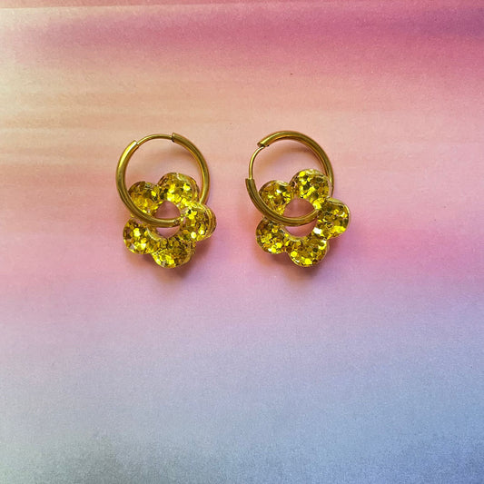 bijoux boucles d'oreilles créoles acier inoxydable ronde ovales rectangle doré argenté charm pampille fleur resine paillettes bleu brillant violet multicolore pastel vert jaune noir blanc nacré rose turquoise fuchsia orange sirène rouge néon BLOSSOM