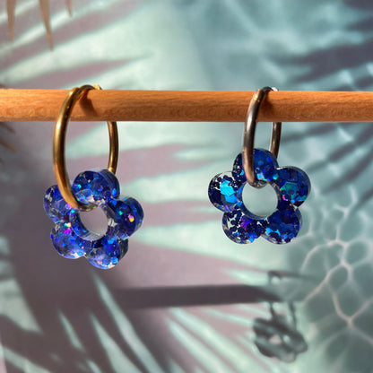 bijoux boucles d'oreilles créoles acier inoxydable ronde ovales rectangle doré argenté charm pampille fleur resine paillettes bleu brillant violet multicolore pastel vert jaune noir blanc nacré rose turquoise fuchsia orange sirène rouge néon BLOSSOM