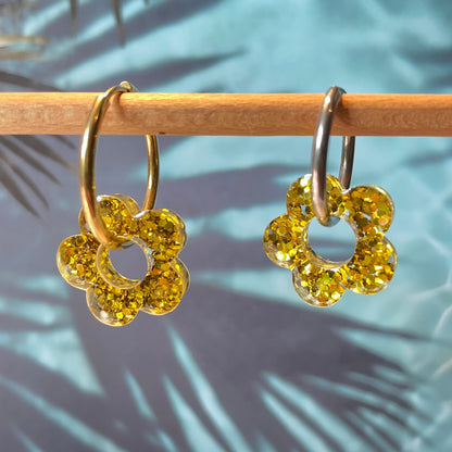 bijoux boucles d'oreilles créoles acier inoxydable ronde ovales rectangle doré argenté charm pampille fleur resine paillettes bleu brillant violet multicolore pastel vert jaune noir blanc nacré rose turquoise fuchsia orange sirène rouge néon BLOSSOM