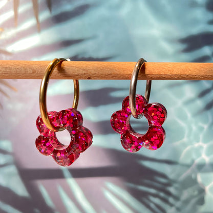 bijoux boucles d'oreilles créoles acier inoxydable ronde ovales rectangle doré argenté charm pampille fleur resine paillettes bleu brillant violet multicolore pastel vert jaune noir blanc nacré rose turquoise fuchsia orange sirène rouge néon BLOSSOM