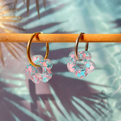 bijoux boucles d'oreilles créoles acier inoxydable ronde ovales rectangle doré argenté charm pampille fleur resine paillettes bleu brillant violet multicolore pastel vert jaune noir blanc nacré rose turquoise fuchsia orange sirène rouge néon BLOSSOM