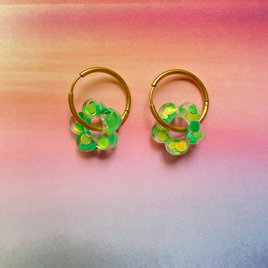 bijoux boucles d'oreilles créoles acier inoxydable ronde ovales rectangle doré argenté charm pampille fleur resine paillettes bleu brillant violet multicolore pastel vert jaune noir blanc nacré rose turquoise fuchsia orange sirène rouge néon 