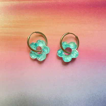 bijoux boucles d'oreilles créoles acier inoxydable ronde ovales rectangle doré argenté charm pampille fleur resine paillettes bleu brillant violet multicolore pastel vert jaune noir blanc nacré rose turquoise fuchsia orange sirène rouge néon 